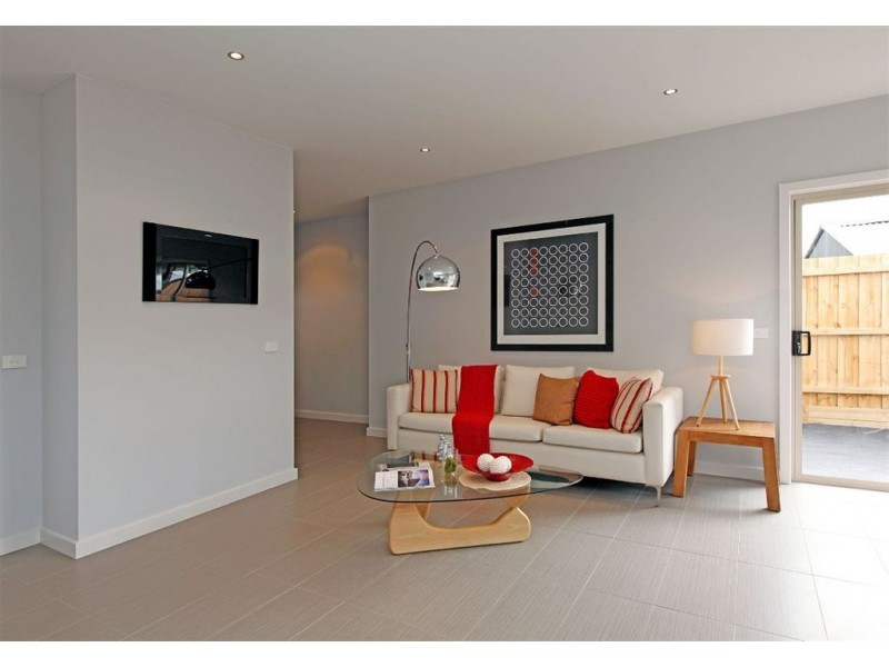 2/13 Lantana Avenue, Thomastown VIC 3074