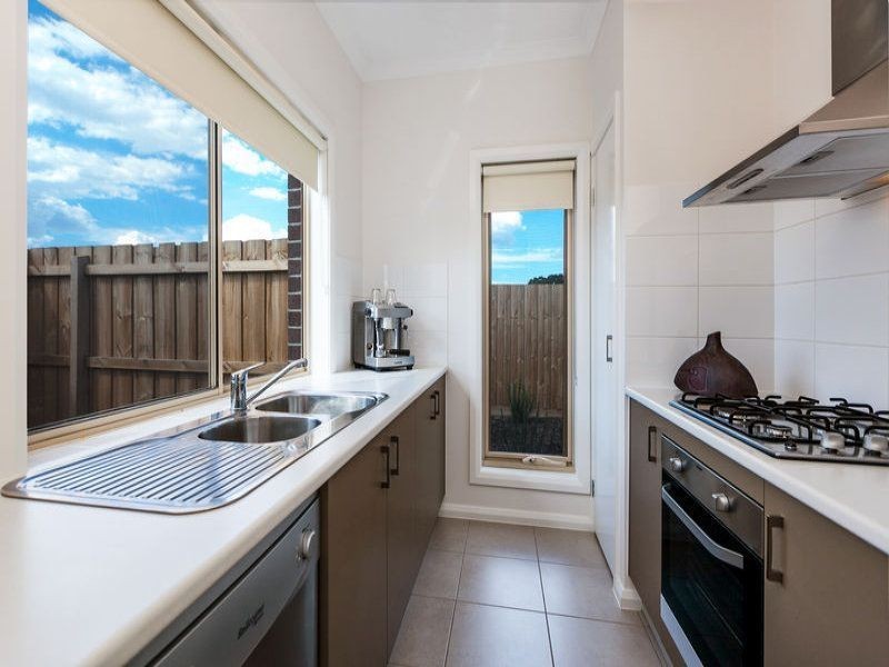 2/25 Edith Street, Epping VIC 3076