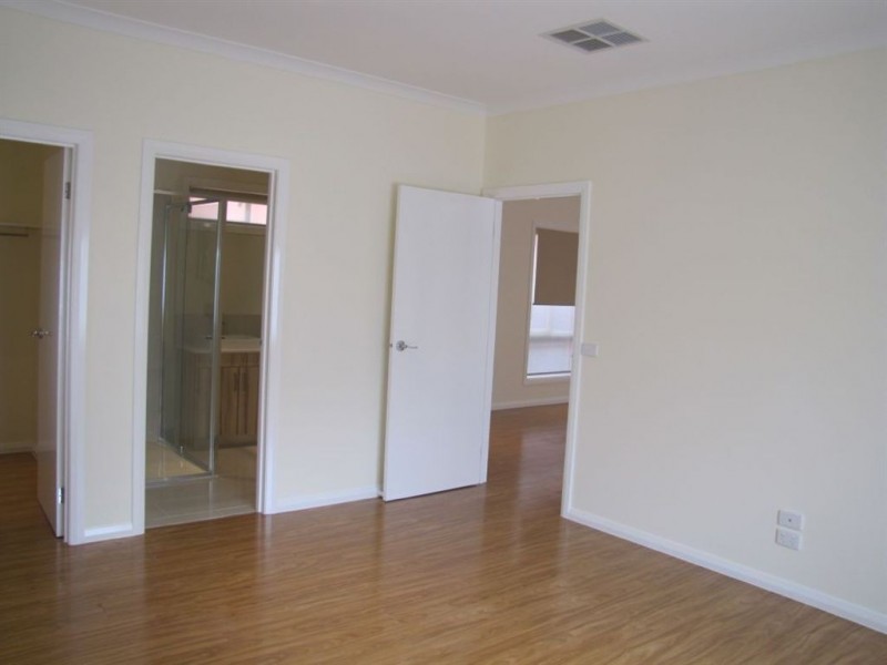 11 Unmack Road, Epping VIC 3076