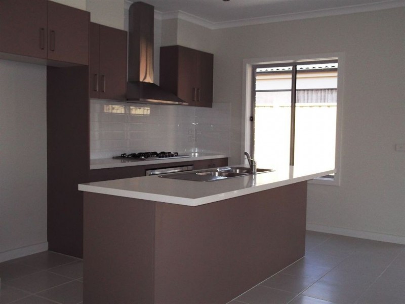 74 The Parade, Epping VIC 3076
