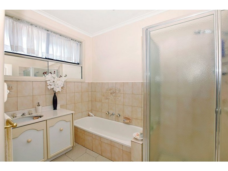 17 Lantana Avenue, Thomastown VIC 3074