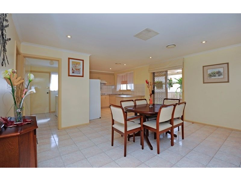 1/108 Woolnough Drive, Mill Park VIC 3082