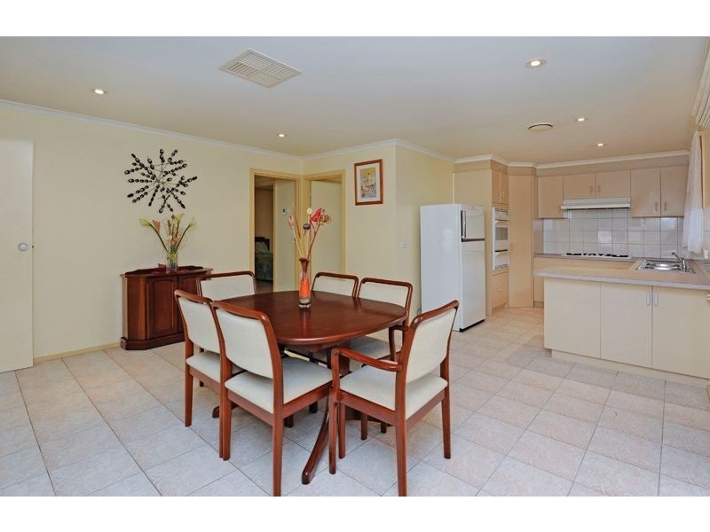1/108 Woolnough Drive, Mill Park VIC 3082