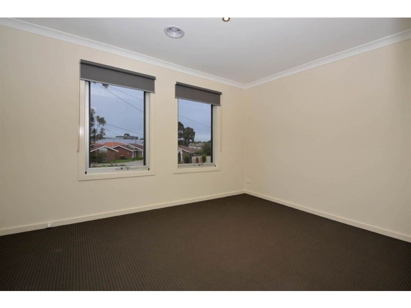 1/11 Portsmouth Place, Epping VIC 3076