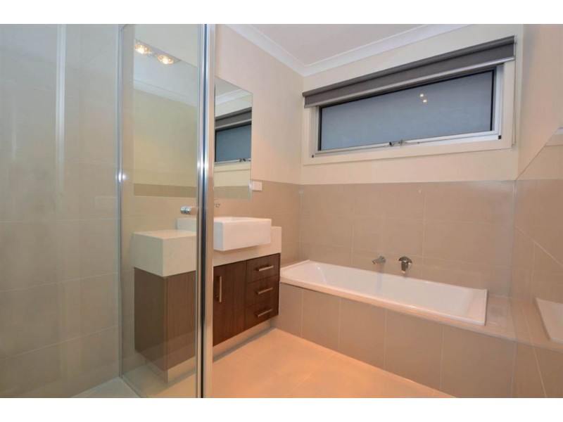 2/11 Portsmouth Place, Epping VIC 3076