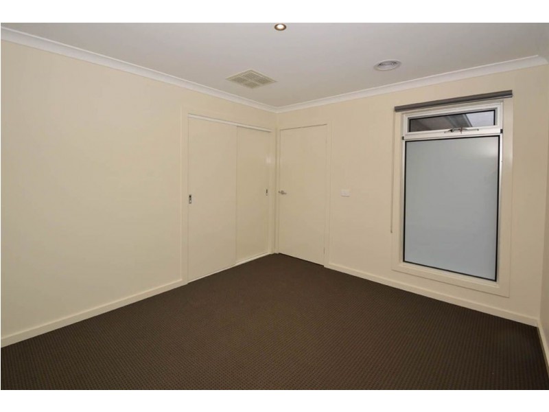 2/11 Portsmouth Place, Epping VIC 3076