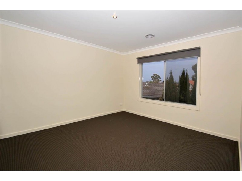 2/11 Portsmouth Place, Epping VIC 3076