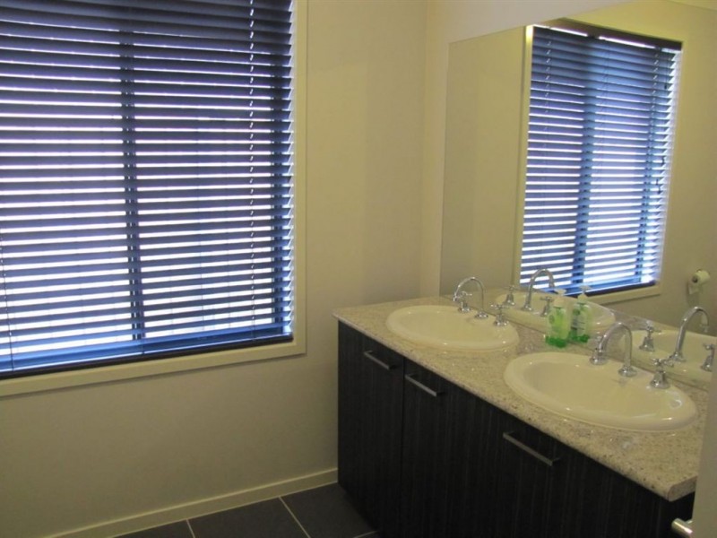 220 Gordons Road, South Morang VIC 3752