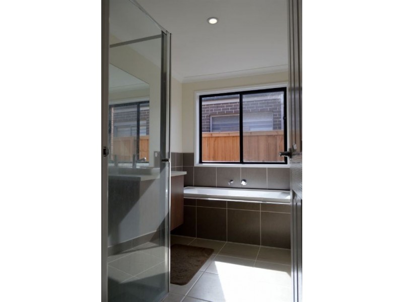 16 Raychelsbury Parade, Epping VIC 3076