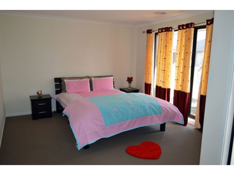 16 Raychelsbury Parade, Epping VIC 3076