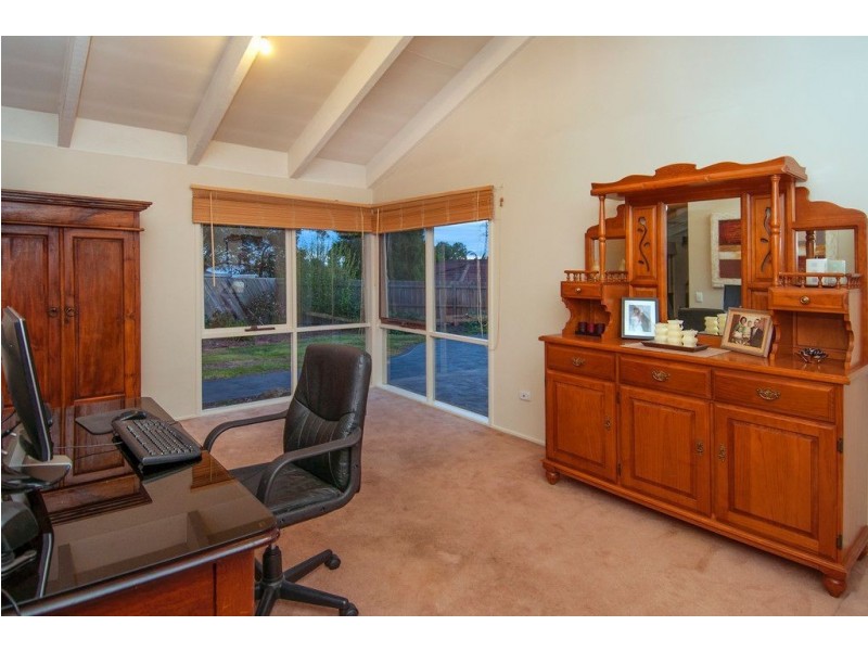 6 Borrowdale Court, Mill Park VIC 3082