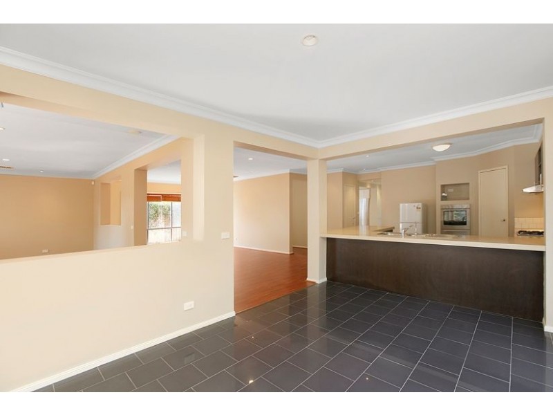 8 Castlehill Avenue, Greenvale VIC 3059
