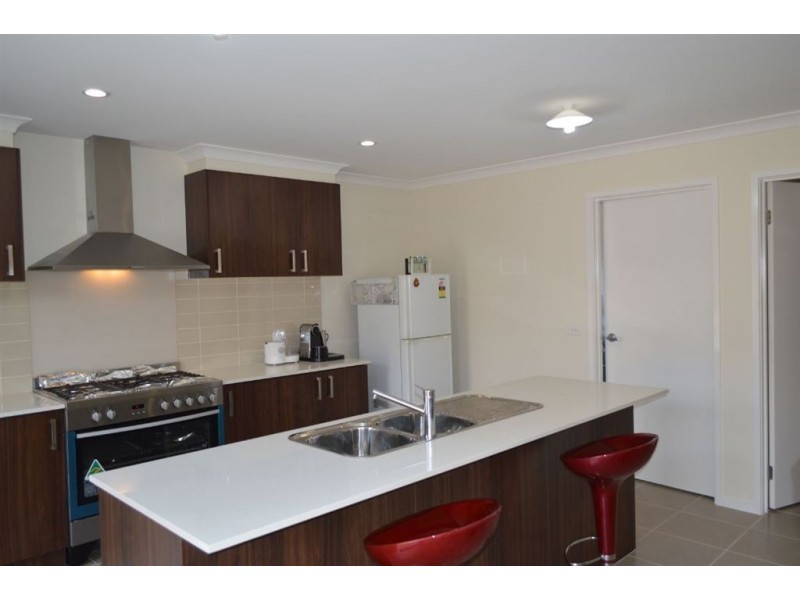 16 Raychelsbury Parade, Epping VIC 3076