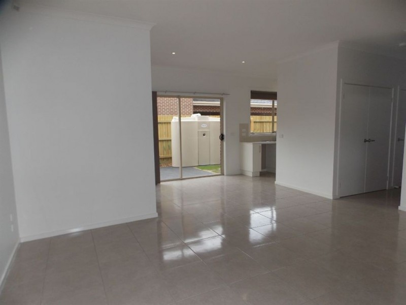 2/27 Cyprus Street, Lalor VIC 3075