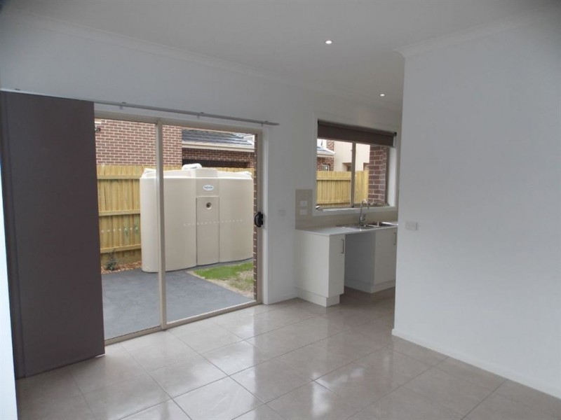 2/27 Cyprus Street, Lalor VIC 3075