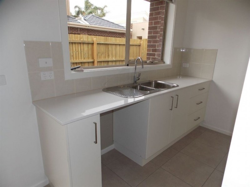 2/27 Cyprus Street, Lalor VIC 3075