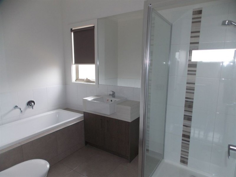 2/27 Cyprus Street, Lalor VIC 3075