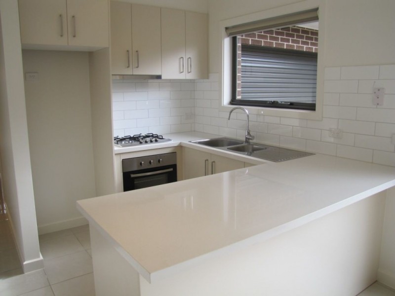 2/35 Barry Street, Reservoir VIC 3073