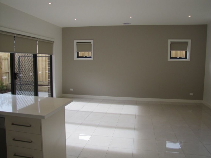 2/35 Barry Street, Reservoir VIC 3073