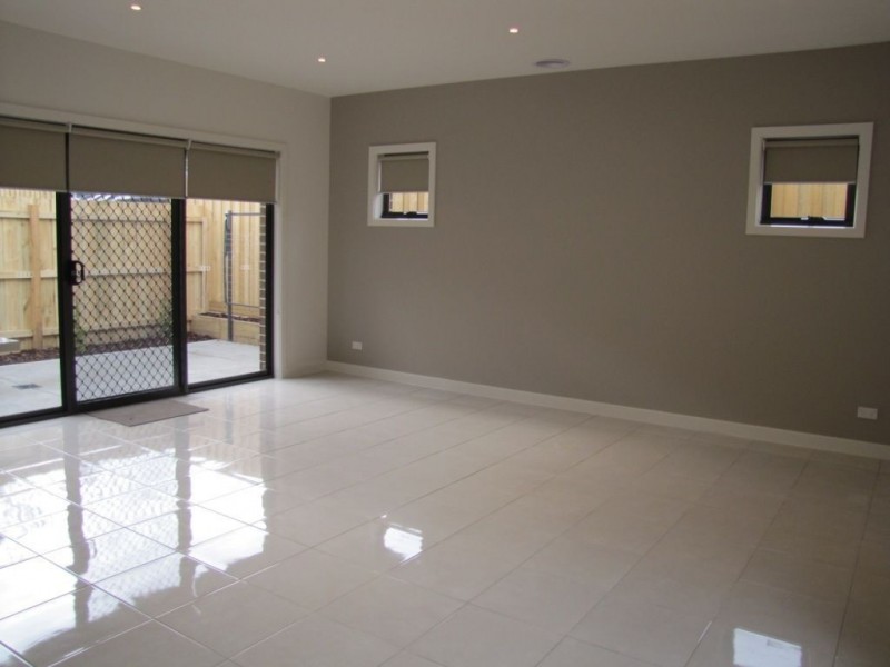 2/35 Barry Street, Reservoir VIC 3073