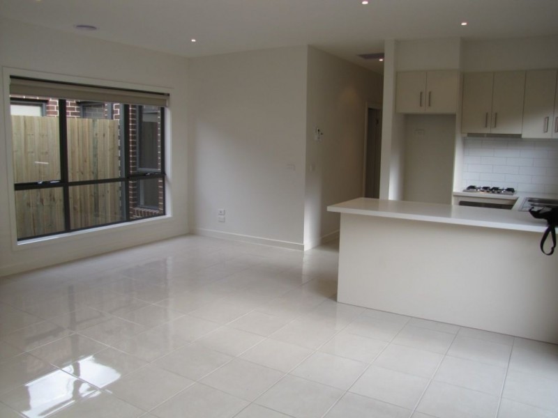 2/35 Barry Street, Reservoir VIC 3073