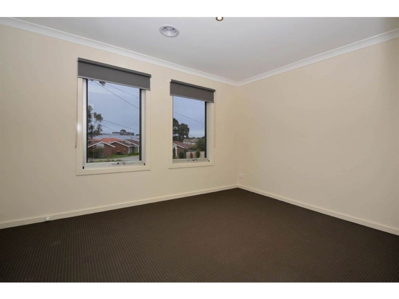 1/11 Portsmouth Place, Epping VIC 3076