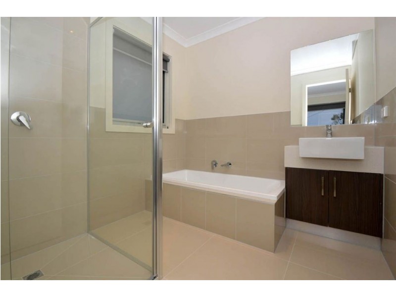 1/11 Portsmouth Place, Epping VIC 3076