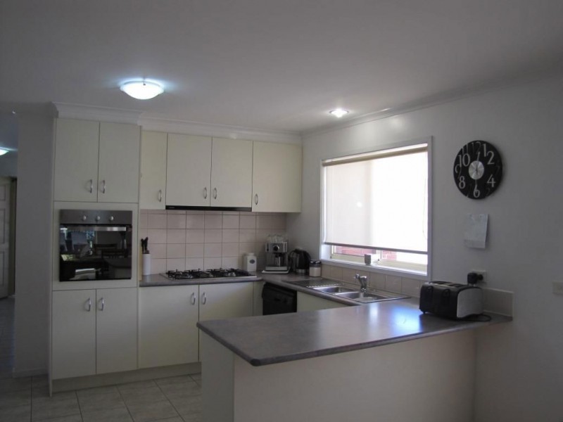 17 Oldfield Place, Epping VIC 3076