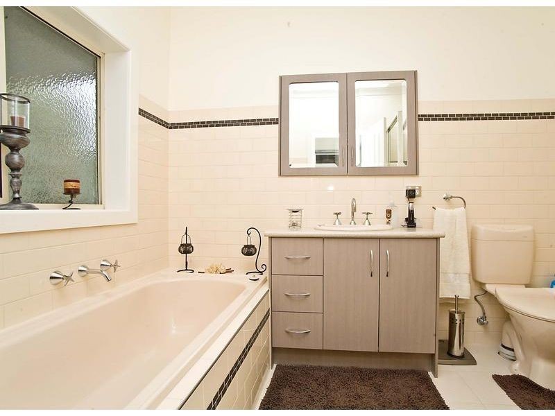 8 West Court, Lalor VIC 3075