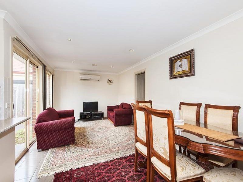 15 Jindabyne Avenue, South Morang VIC 3752