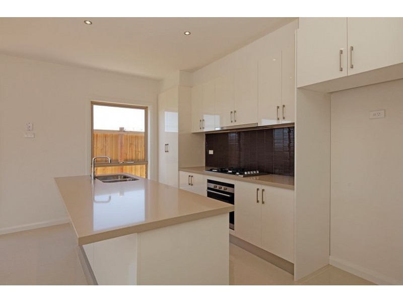 17 De Rossi Boulevard, Epping VIC 3076