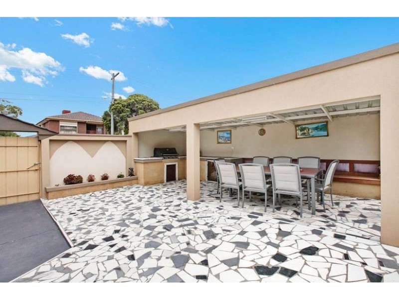 13 Sherwood Drive, Thomastown VIC 3074