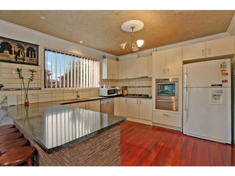 13 Sherwood Drive, Thomastown VIC 3074