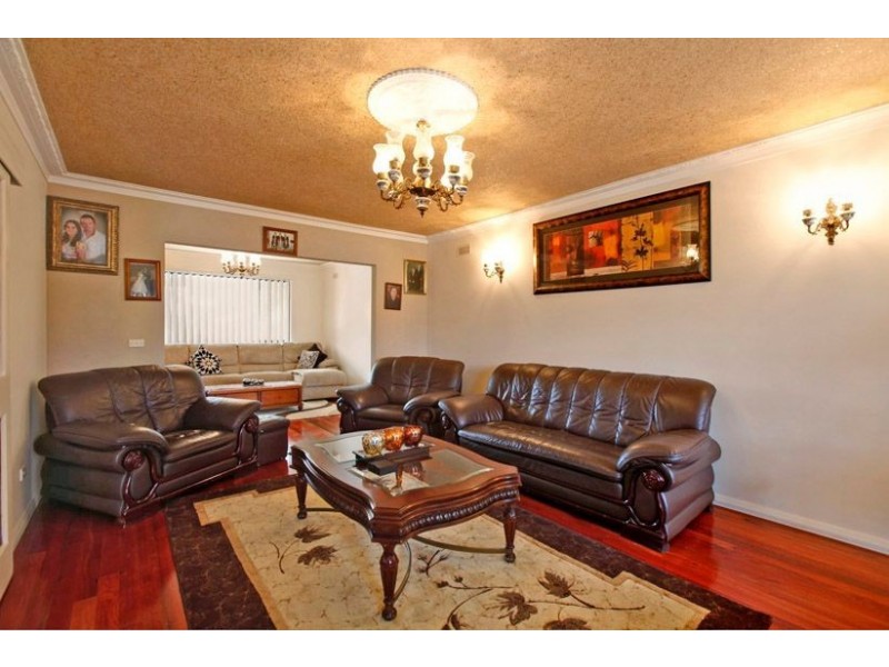 13 Sherwood Drive, Thomastown VIC 3074