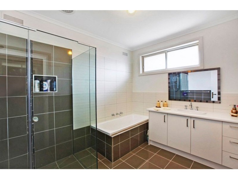 13 Sherwood Drive, Thomastown VIC 3074