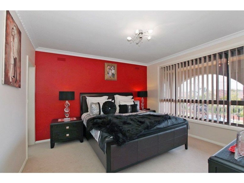 13 Sherwood Drive, Thomastown VIC 3074