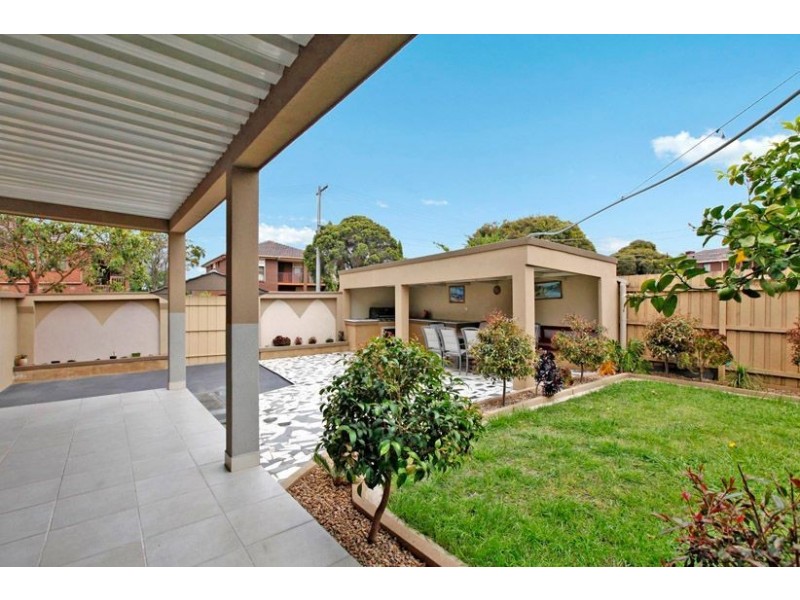 13 Sherwood Drive, Thomastown VIC 3074