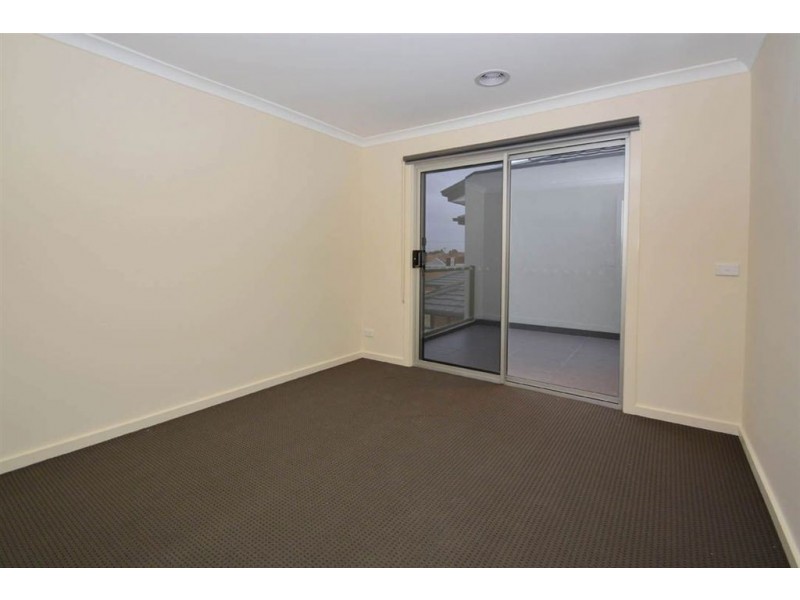 1/11 Portsmouth Place, Epping VIC 3076
