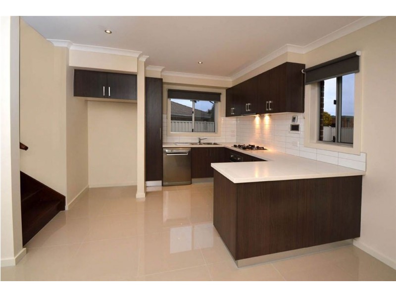 1/11 Portsmouth Place, Epping VIC 3076