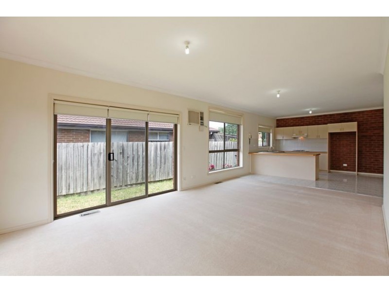 2/9 Dennis Street, Lalor VIC 3075