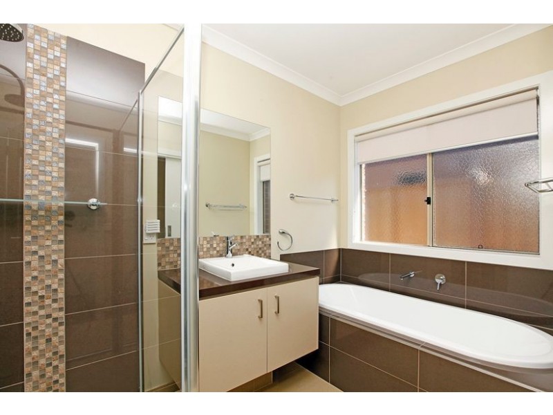 27 Evolve Esplanade, Epping VIC 3076