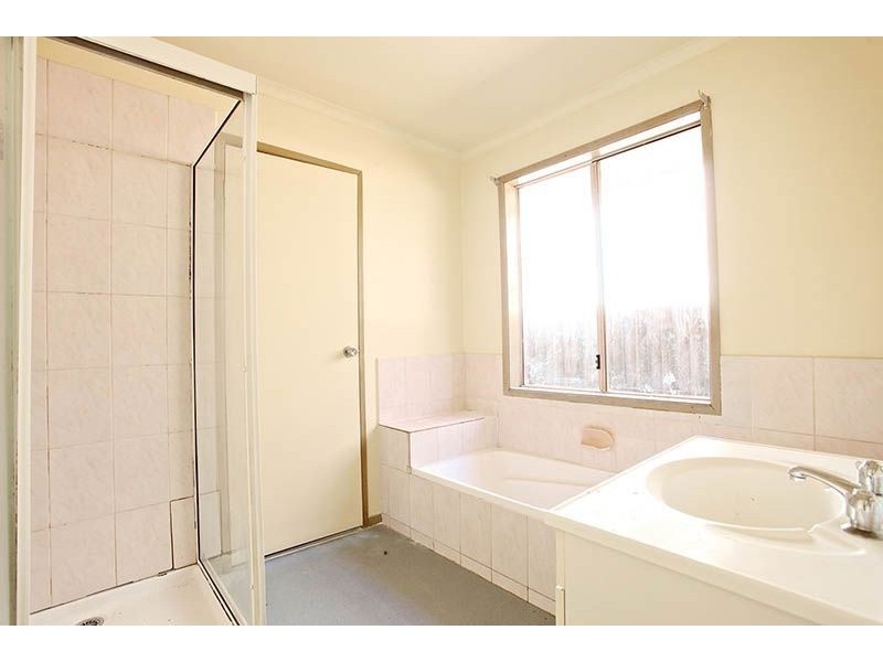 24 Mossman Crescent, Lalor VIC 3075