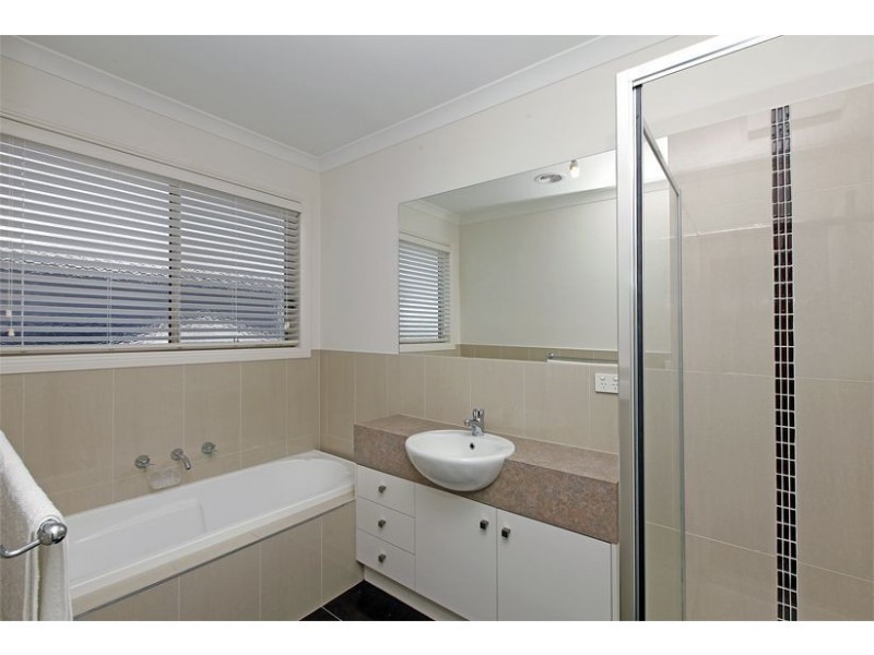 5 Canterbury Grove, Epping VIC 3076