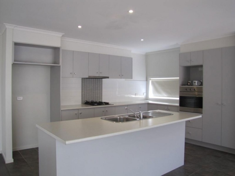 11 Gammage Boulevard, Epping VIC 3076