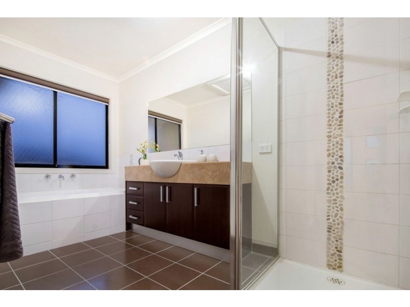 1/13 Viewgrand Boulevard, Epping VIC 3076