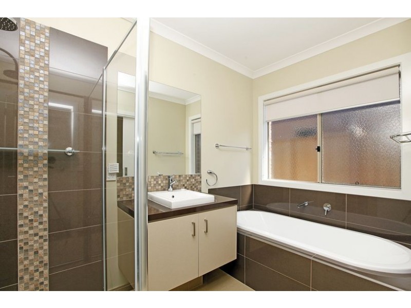 27 Evolve Esplanade, Epping VIC 3076