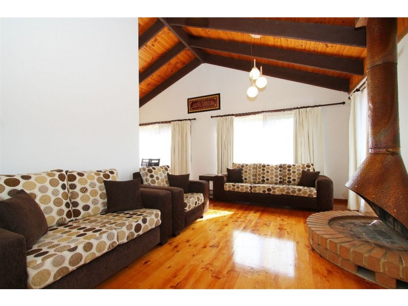 82 Moorhead Drive, Mill Park VIC 3082