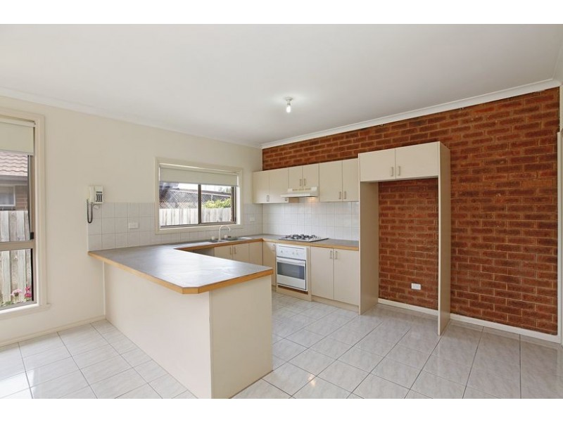 2/9 Dennis Street, Lalor VIC 3075