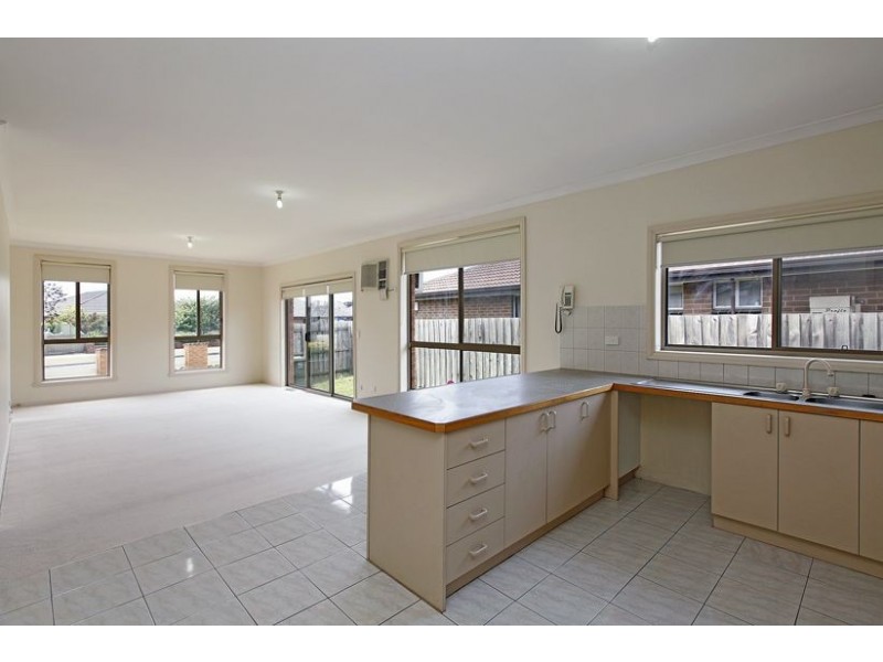 2/9 Dennis Street, Lalor VIC 3075