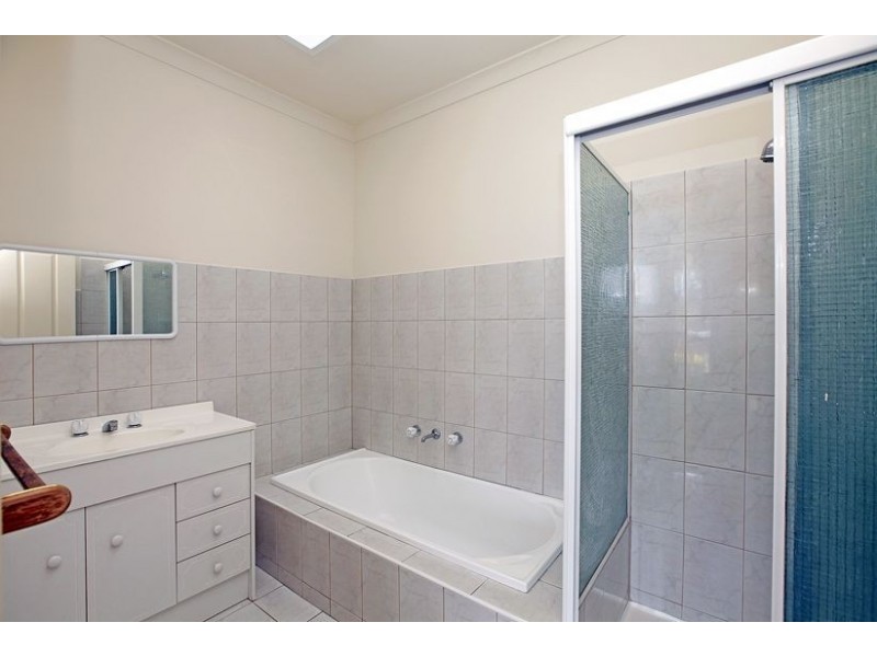 2/9 Dennis Street, Lalor VIC 3075